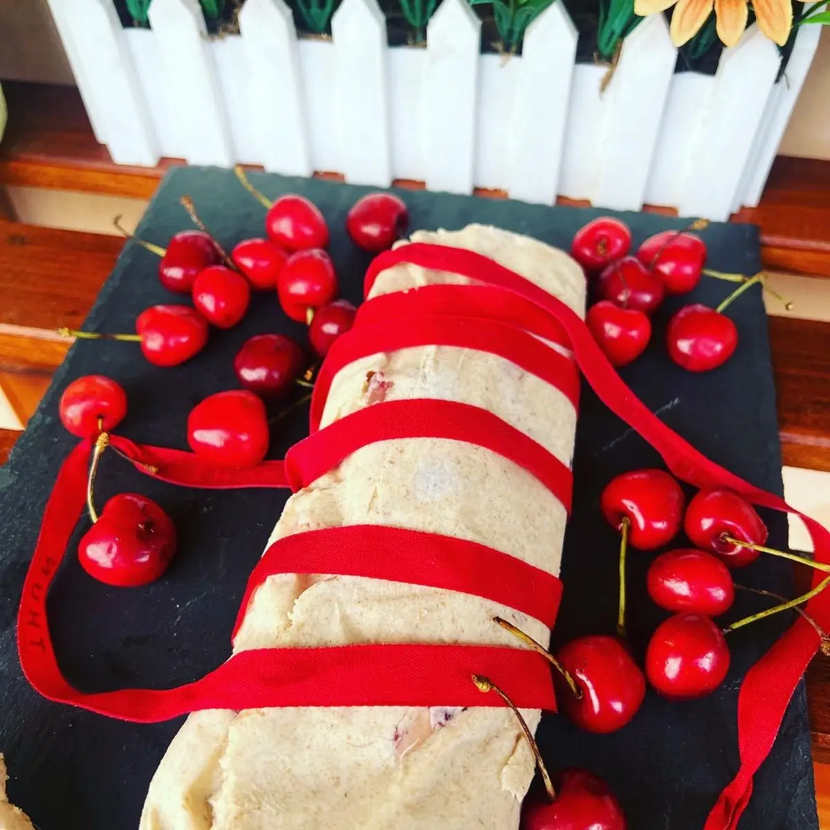 Ricetta Salame di cioccolato bianco e ciliegie 🍒🍒🍒 di loredana705