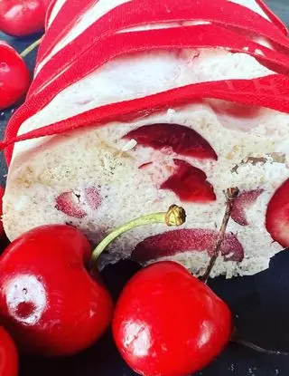 Ricetta Salame di cioccolato bianco e ciliegie 🍒🍒🍒 di loredana705