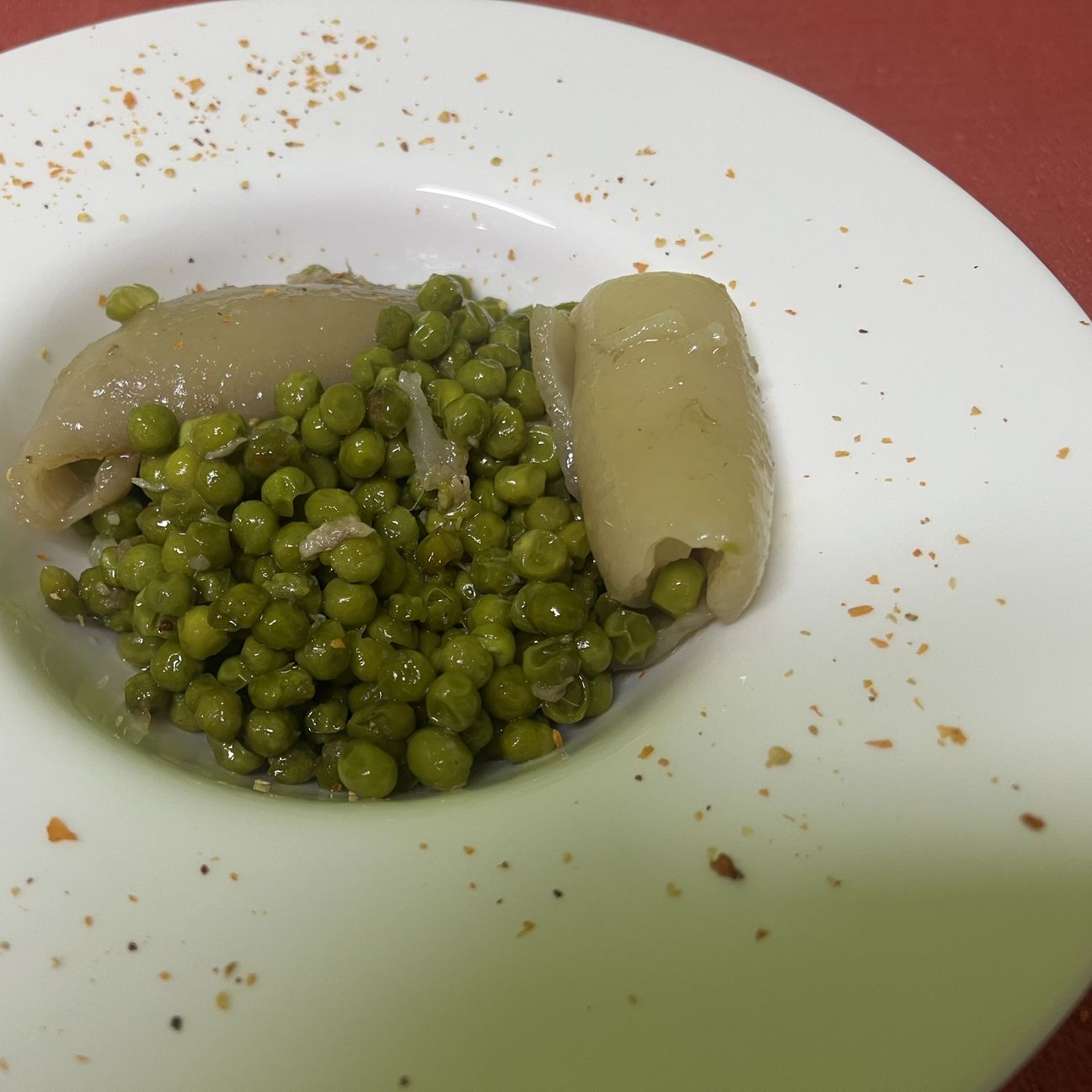 Braciole di cotiche di maiale con piselli
