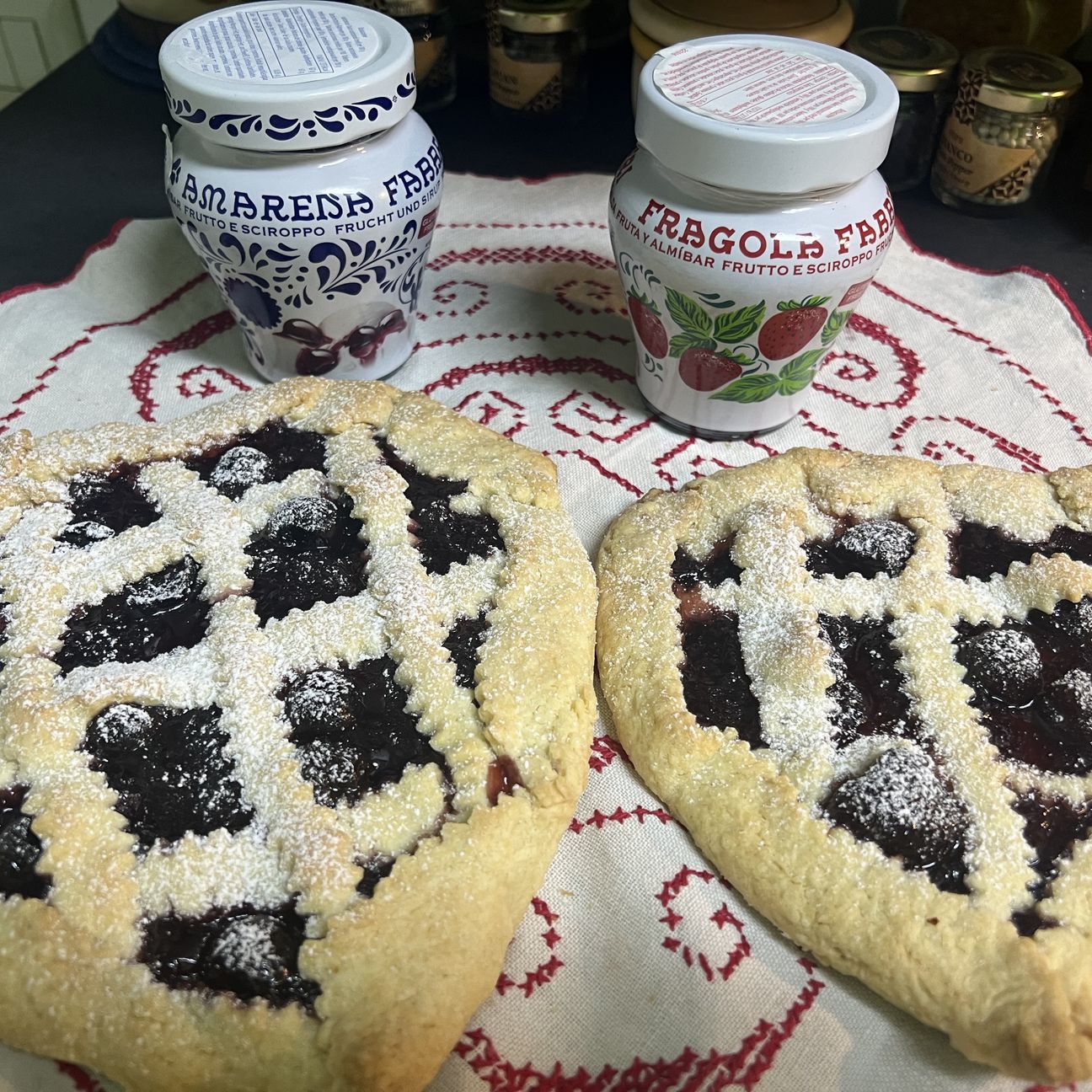 Cuor di crostata con frutta sciroppata Fabbri