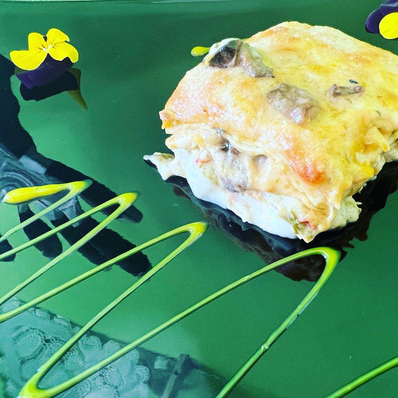 Lasagne su due strati Sotto besciamella rape e pomodori secchi Sopra funghi e zucca con provola e p