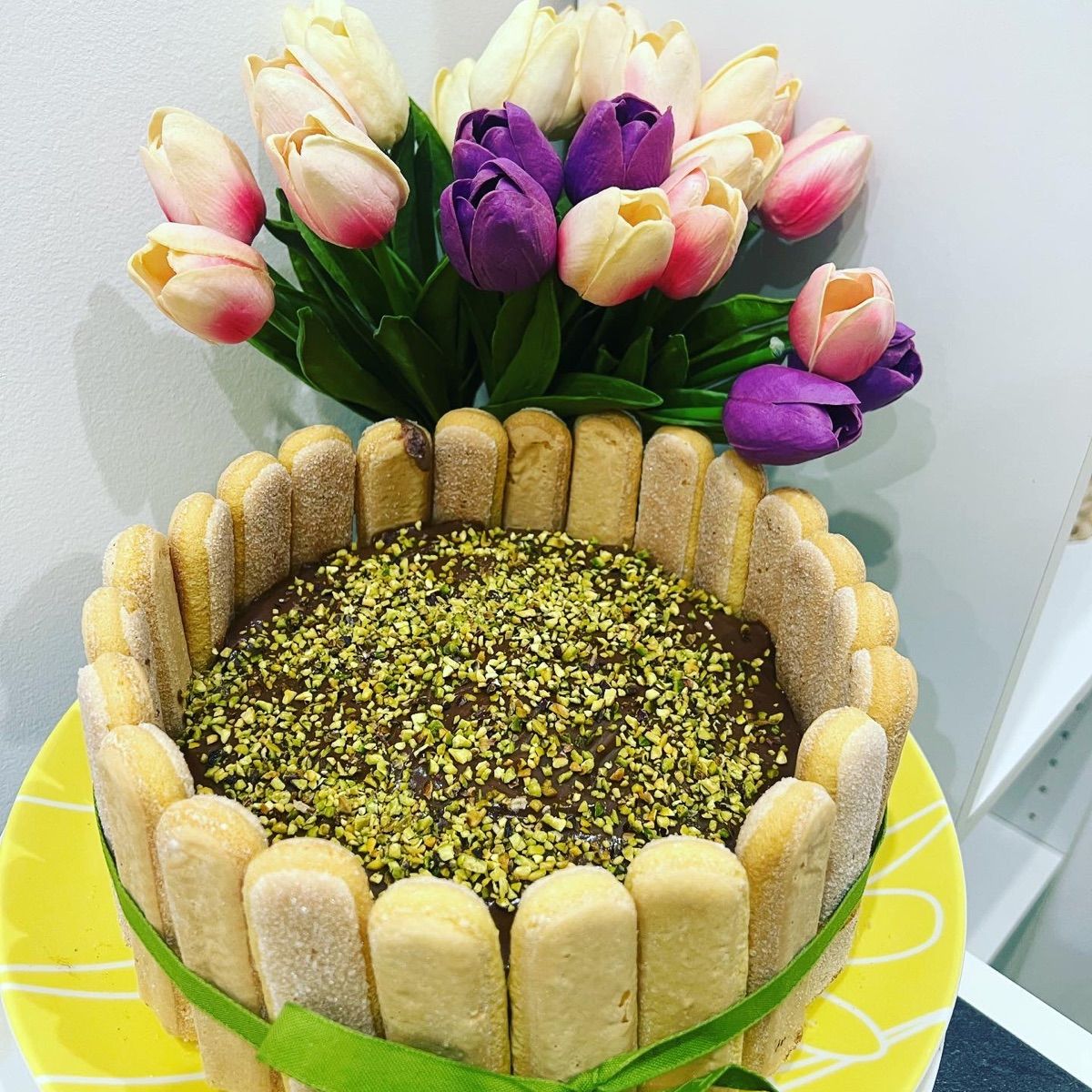 Charlotte al cioccolato e granella di pistacchio 😋