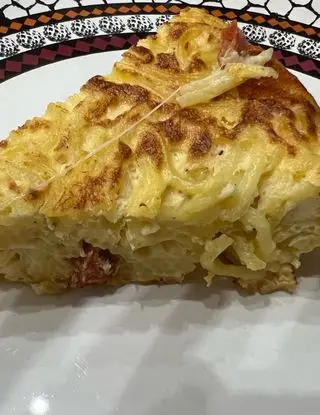 Ricetta Frittata di spaghetti con salame e provola😋 di loredana705