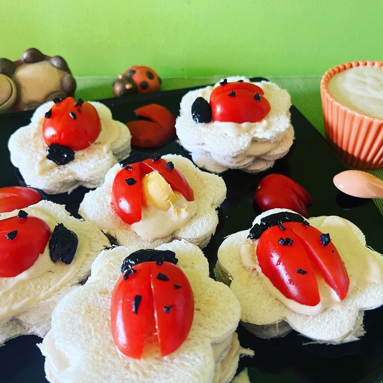 Tartine alla mousse di tonno e coccinelle 🐞🐞🐞
