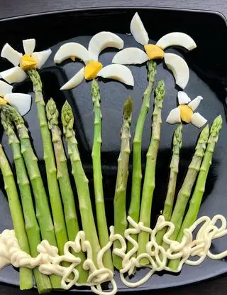 Ricetta Asparagi con uova e maionese 🌼🌼🌼🌼 di loredana705