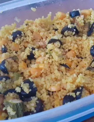 Ricetta Cous cous alla curcuma con olive nere, zucchine e mais di silvy98