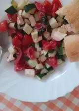 Ricetta Insalata di cetrioli, pomodorini, mozzarella e basilico