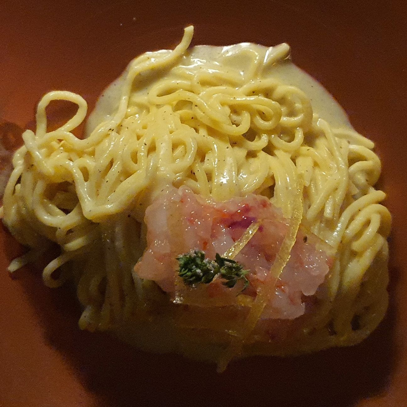 Tagliolini cacio, pepe e tartare di gambero di Mazara