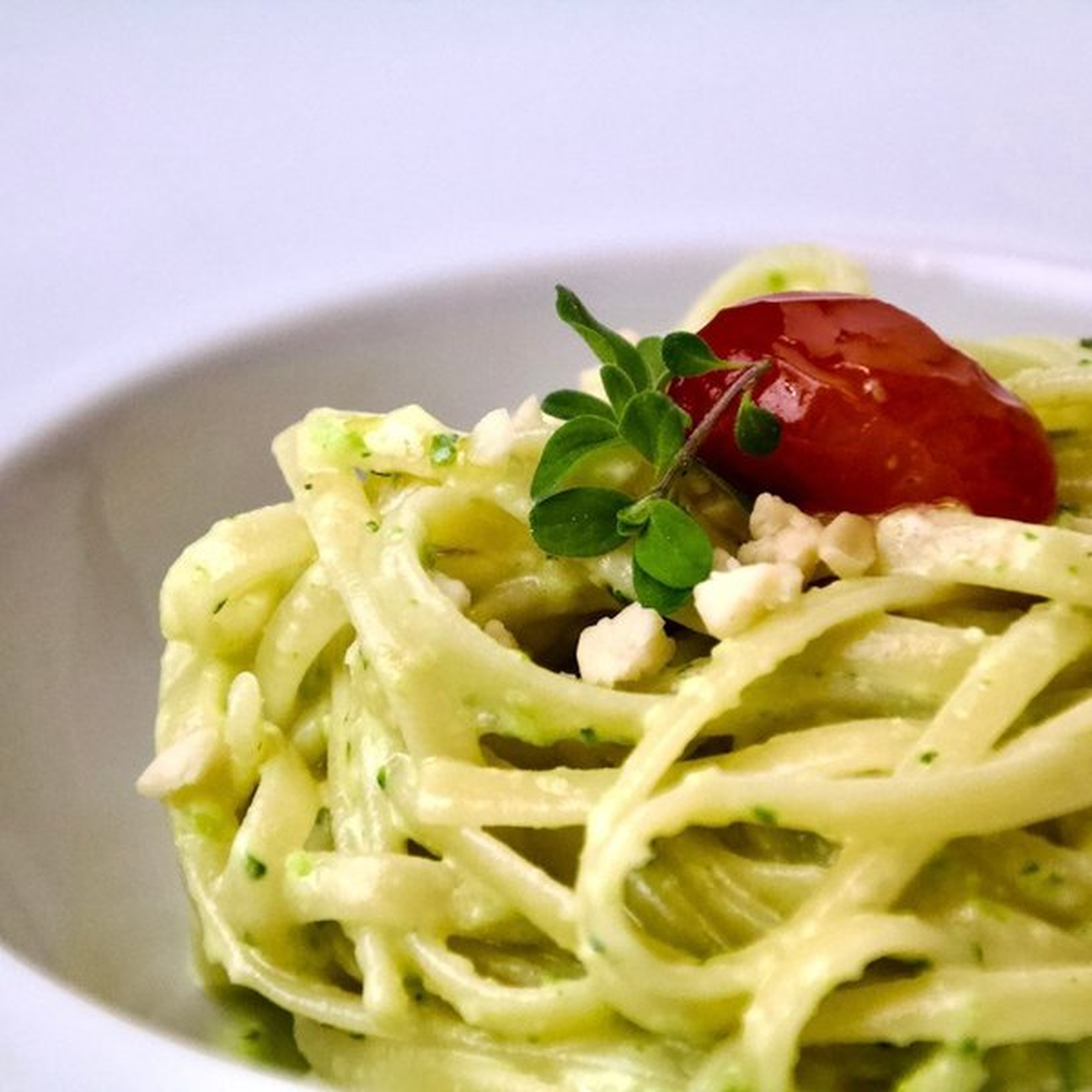 Linguine al pesto di zucchine e mandorle