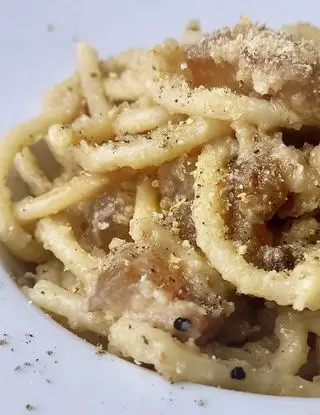 Ricetta Pici alle briciole, con uvetta, noci e guanciale croccante di cucinodite