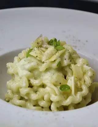 Ricetta Fusilli napoletani al pesto di asparagi bianchi e caprino di cucinodite