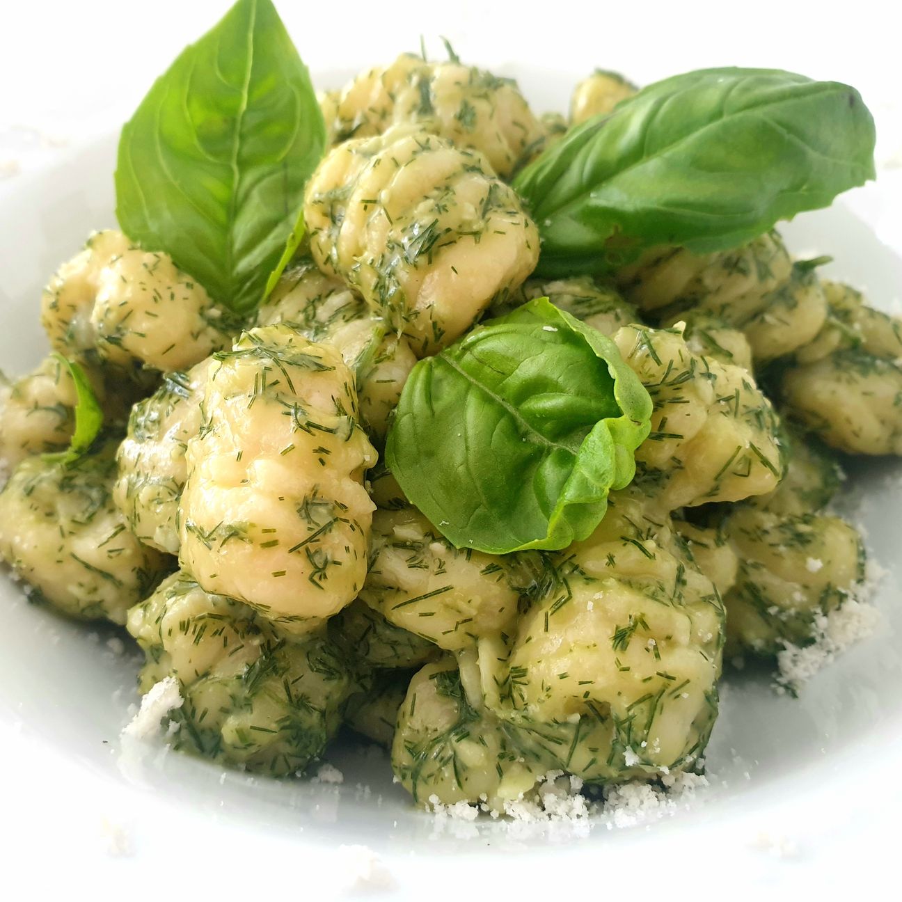 Gnocchi di ricotta con pesto di barba di finocchio