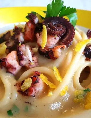 Ricetta Spaghettoni con Crema di patate e Polpo scottato al Profumo di limone di iochemidivertoincucina