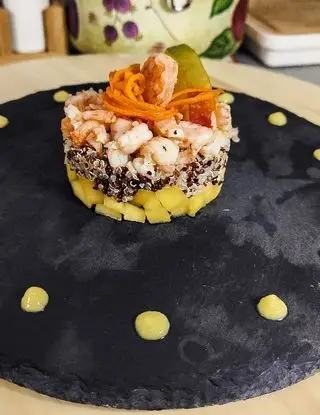 Ricetta Quinoa tricolore con mango e gamberi flambe' al brandy di roby_tek_foodblog