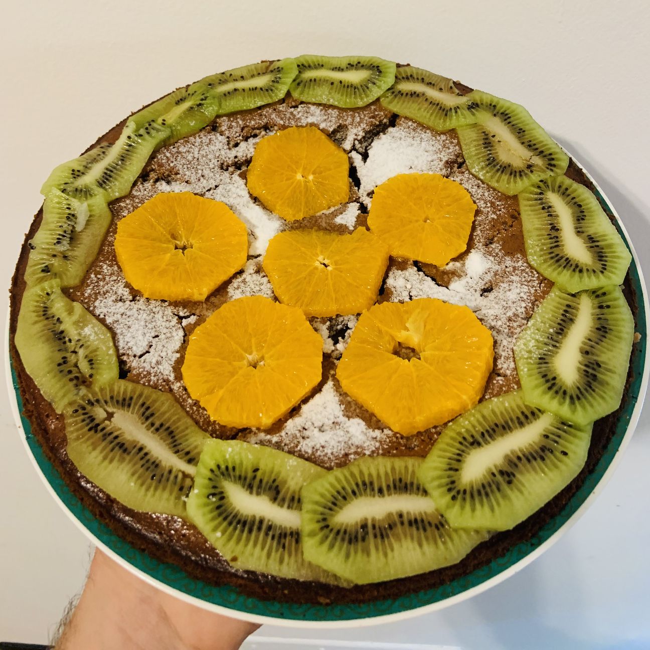 Torta al cioccolato con kiwi e arancia