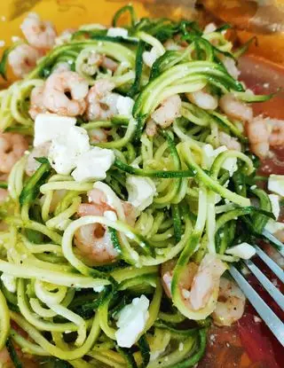 Ricetta Spaghetti di zucchine con gamberetti e feta di francidesimone73.fds