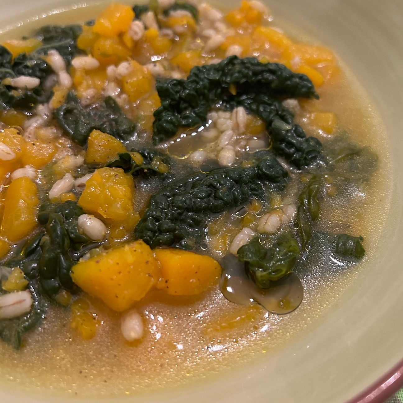 Zuppa con zucca e cavolo nero