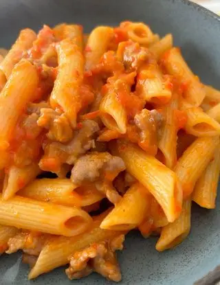 Ricetta Pasta con crema di peperoni e salsiccia di ariannanic