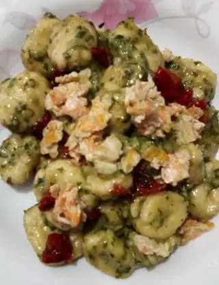 Ricetta Gnocchi al pesto di basilico e pomodori confit di rosellinalaurianti