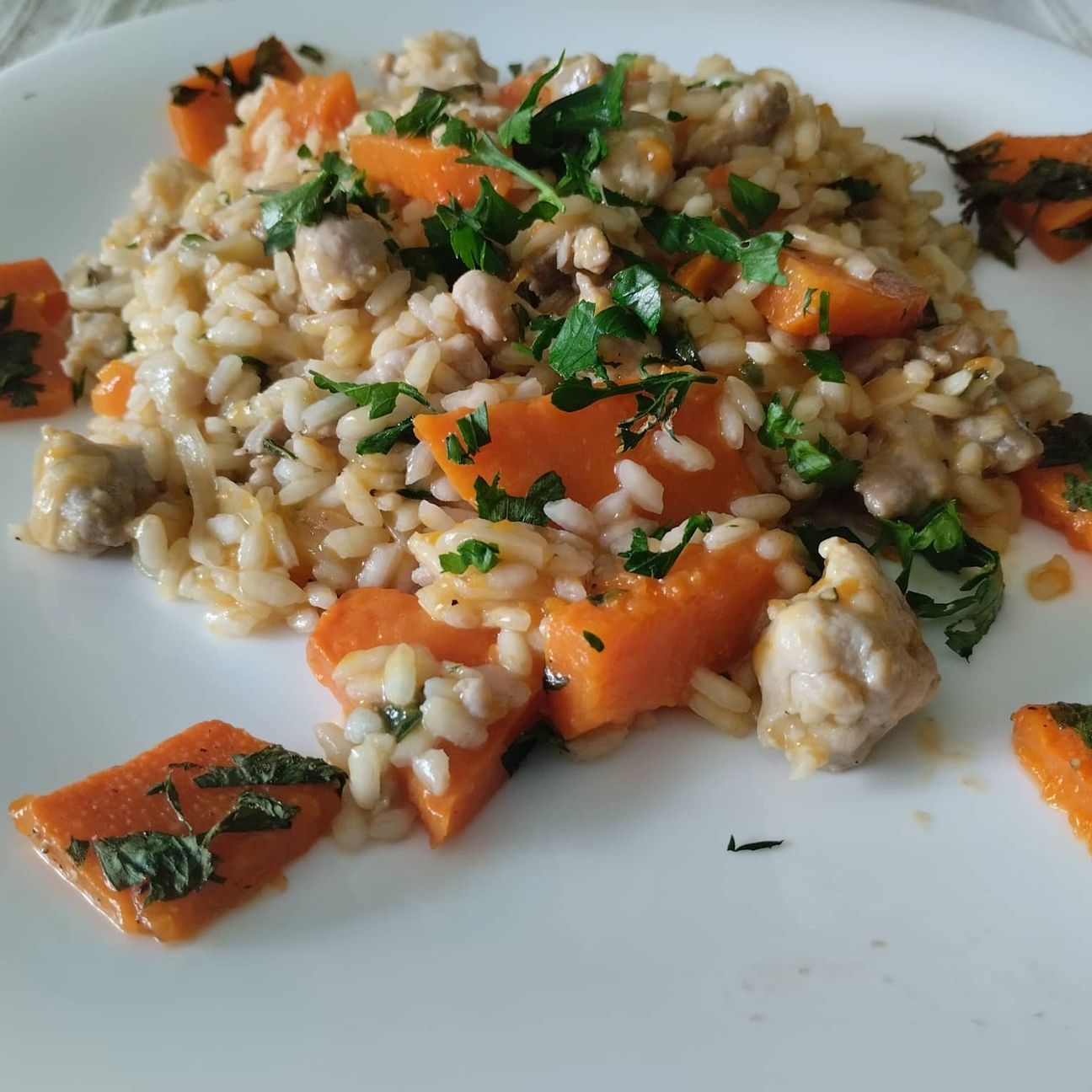 Risotto alla zucca, salsiccia e profumi dell'orto