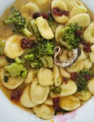 Ricetta Orecchiette broccoletti  pomodoro e acciuga di rosellinalaurianti