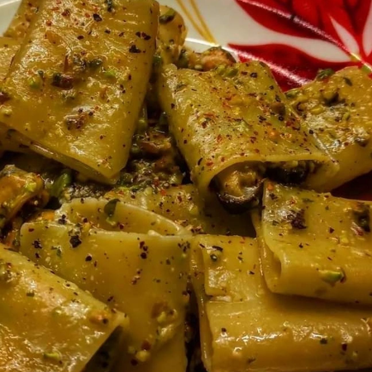Paccheri con pesto di pistacchi e cozze