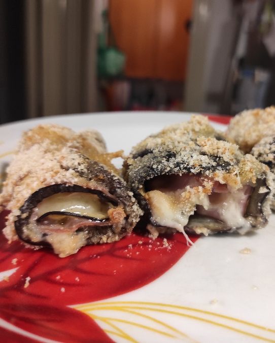 Involtini di melanzane grigliate ripieni di prosciutto cotto e pecorino semistagionato