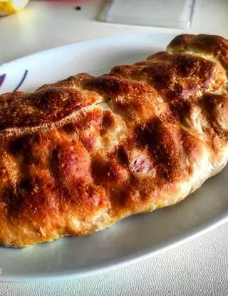 Ricetta Maxi calzone veloce ripieno di mozzarella, wurstel e patate di metalchef_89