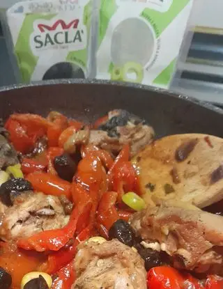 Ricetta Pollo ai peperoni con crema di olive Sacla' di afiamma