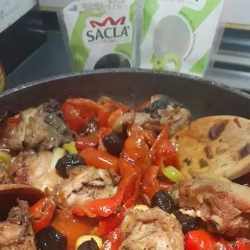 Ricetta Pollo ai peperoni con crema di olive Sacla'