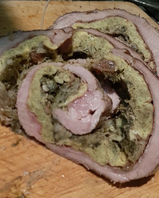 Petto di vitello ripieno di frittatina e scarola con uvetta e pinoli