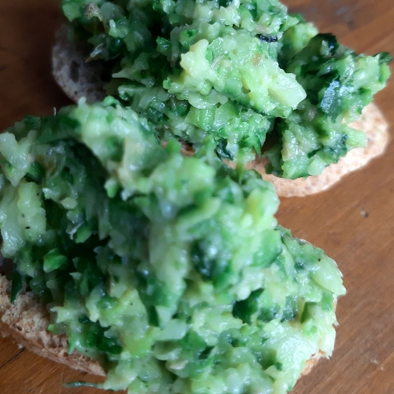 Paté di broccoli e alici sotto olio