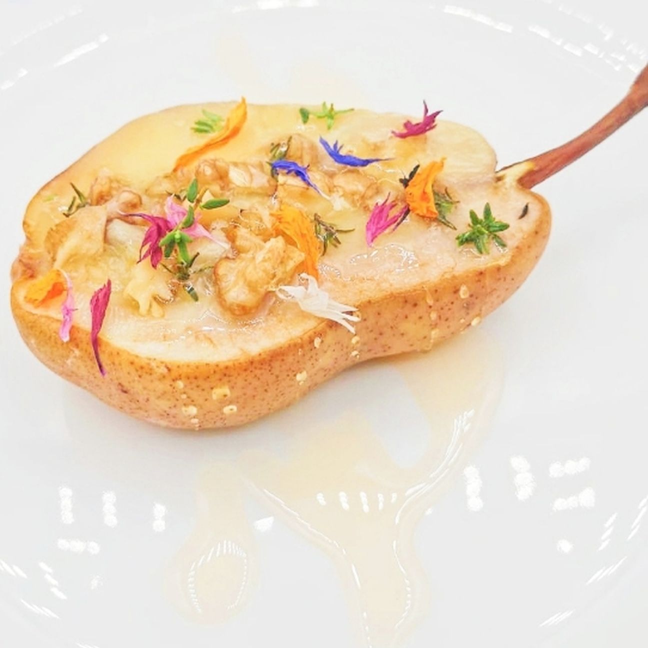 Pere al forno con gorgonzola,noci,miele e timo