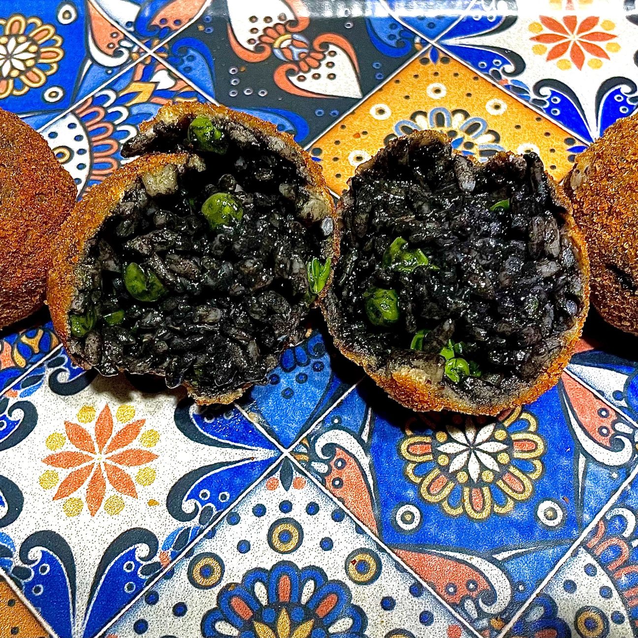 Arancino al nero di seppia