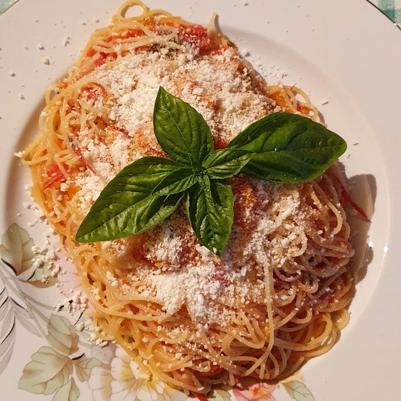 Pasta e pomodoro fresco