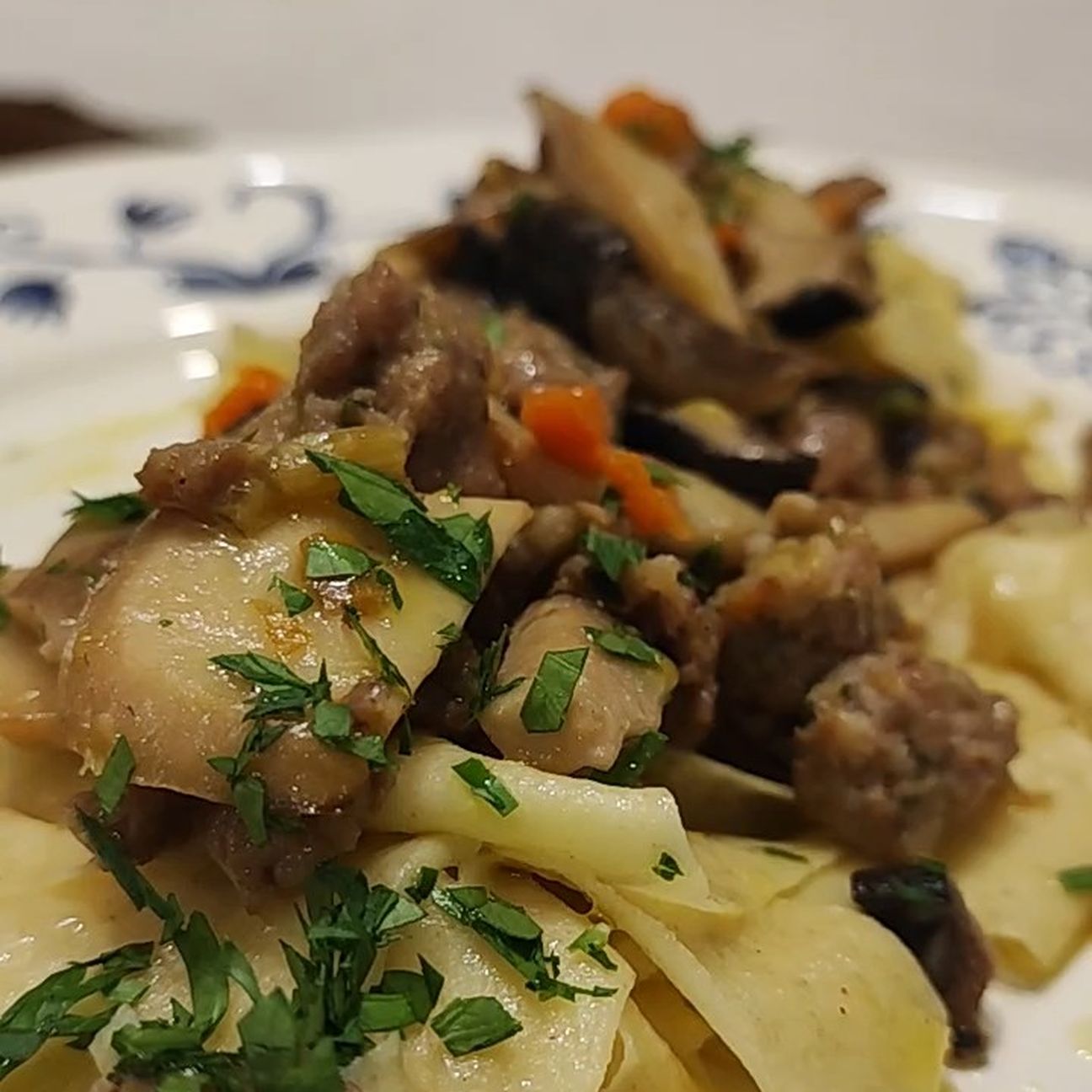 Pappardelle ai cardoncelli sardi e salsiccia