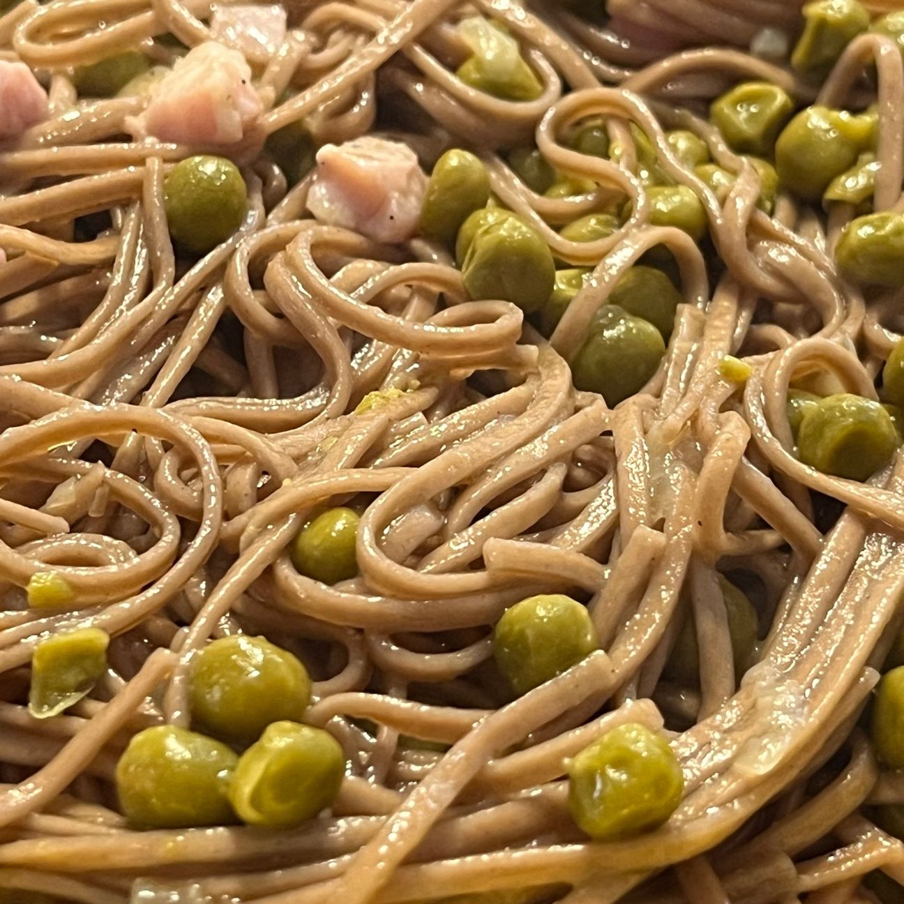 Soba ai piselli e pancetta