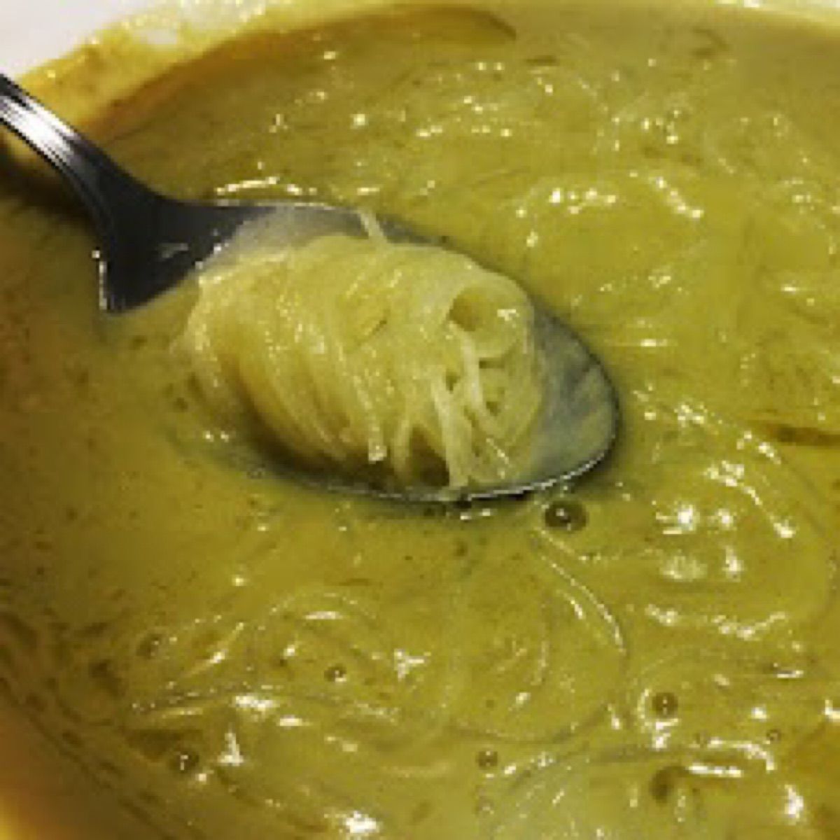 Passato di piselli con spaghetti di soia