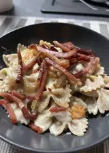 Ricetta Farfalle con speck, fiori di zucca e crema di parmigiano reggiano