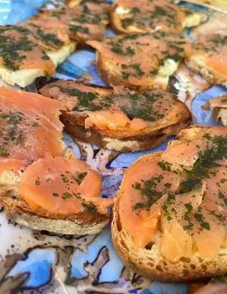 Ricetta Crostini di salmone e prezzemolo di saporesalute_ss