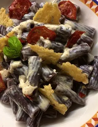 Ricetta Rigatoni ai formaggi con chips di Grana Padano e Salame piccante di Vale.pertutti