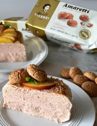 Ricetta Semifreddo pesche e amaretti di midivertoacucinare