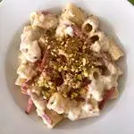Ricetta Mezzi rigatoni con fonduta di scamorza, speck e granella di pistacchio!😍