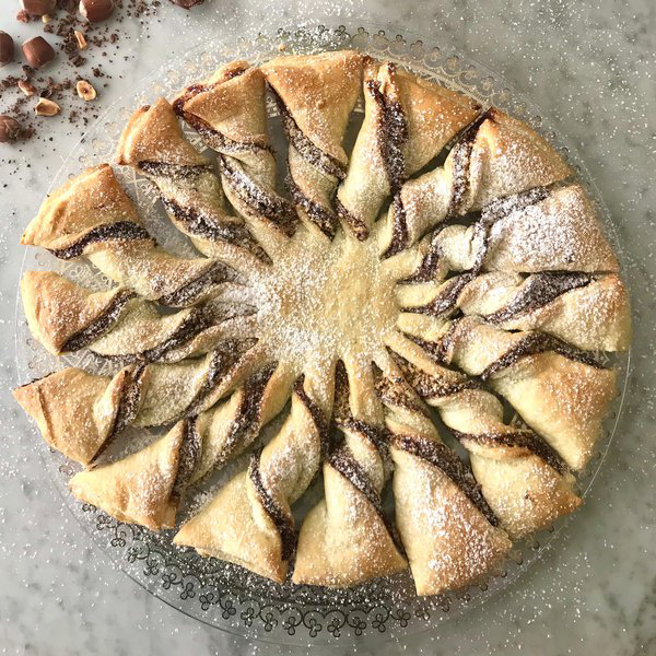 Sole di pasta sfoglia con nutella e granella di nocciole!😍