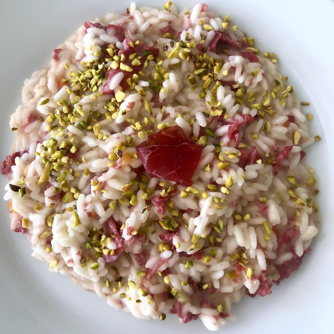 Risotto con crema di stracchino, bresaola e granella di pistacchi 😍