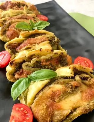 Ricetta Girelle al pesto e scamorza affumicata 😍 di midivertoacucinare