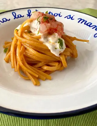 Ricetta Linguine con bisque di gamberi, stracciatella e gambero crudo! 😍 di midivertoacucinare