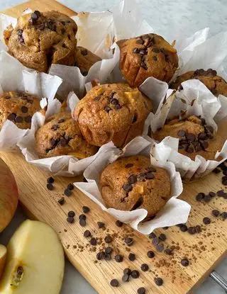 Ricetta Muffin con mela, cannella e cioccolato 😋 di midivertoacucinare