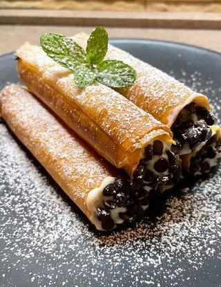 Ricetta “Cannoli” di pasta fillo con ricotta e gocce di cioccolato 😋 di midivertoacucinare