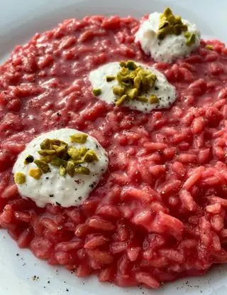 Ricetta Risotto con barbabietola, burrata e granella di pistacchi 😍 di midivertoacucinare